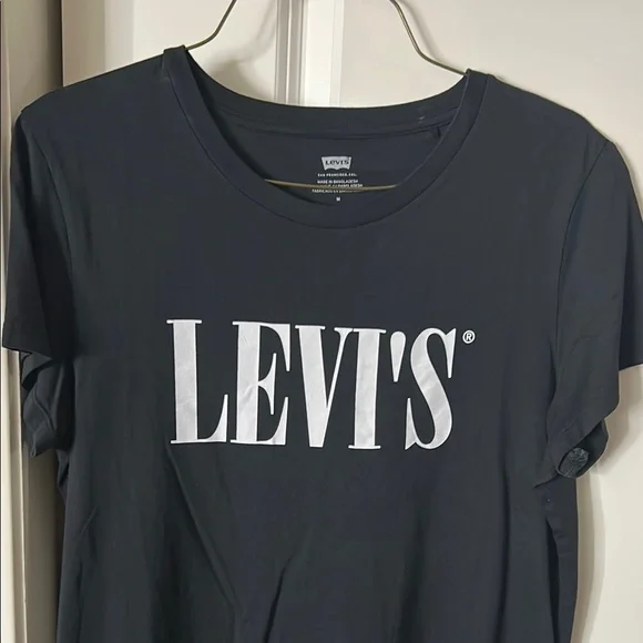 Levi's Black T-Shirt for women’s - Picture 2 of 4
